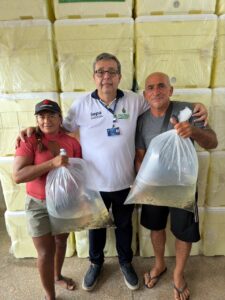 Imagem da notícia - SEPA entrega 20 mil alevinos de tambaqui durante ação do Governo Presente em Manaquiri